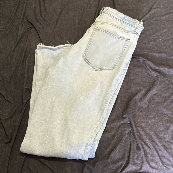 Abercrombie & Fitch— The 90s Straight Ultra High Rise - Picture 2 of 3